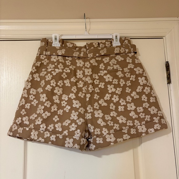 Garcia Floral Tan/Khaki Women's Shorts - Picture 2 of 11